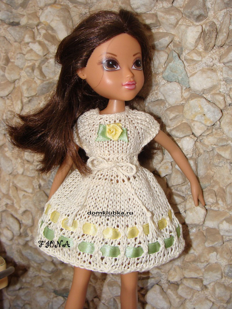 милое вязаное платье для куколки