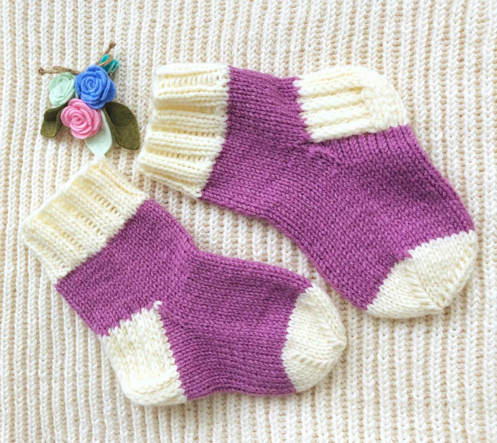 Как связать красивые детские носочки спицами: двумя спицами